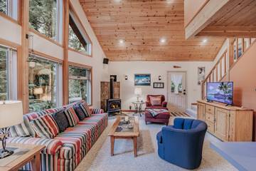 Log Cabin for 6 Guests in Glacier, North Cascades National Park, Picture 2