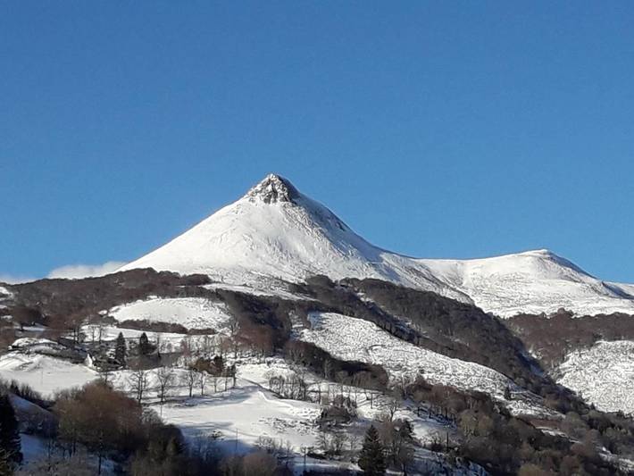 Location de vacances pour 7 personnes, avec balcon et vue à Thiézac