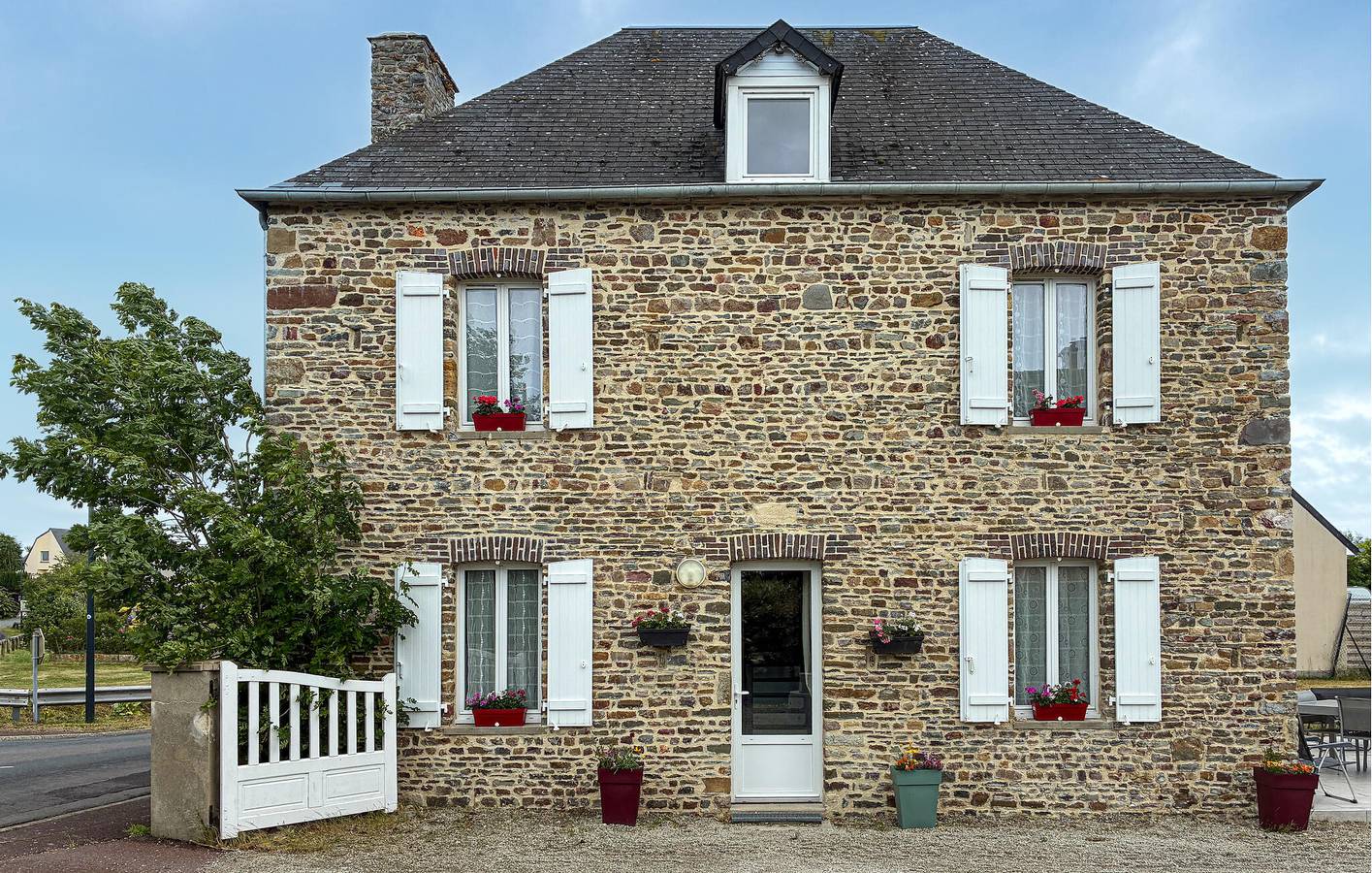 Acogedor apartamento de 2 dormitorios cerca de la costa y del centro de la ciudad, con jardín y wifi in Saint-Germain-sur-Ay, Coutances y alrededores