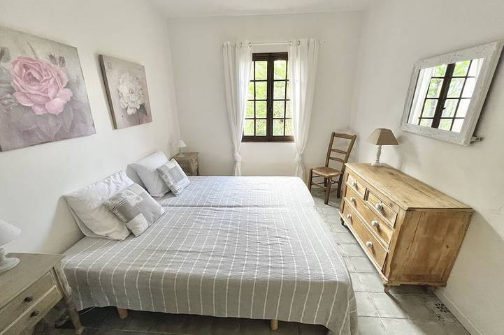 Location de vacances pour 18 personnes, avec terrasse ainsi que jardin et jacuzzi à Callas - 2