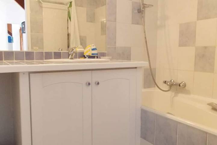 Location de vacances pour 5 personnes, avec terrasse et jacuzzi dans Office De Tourisme De La Tranche Sur Mer - 4