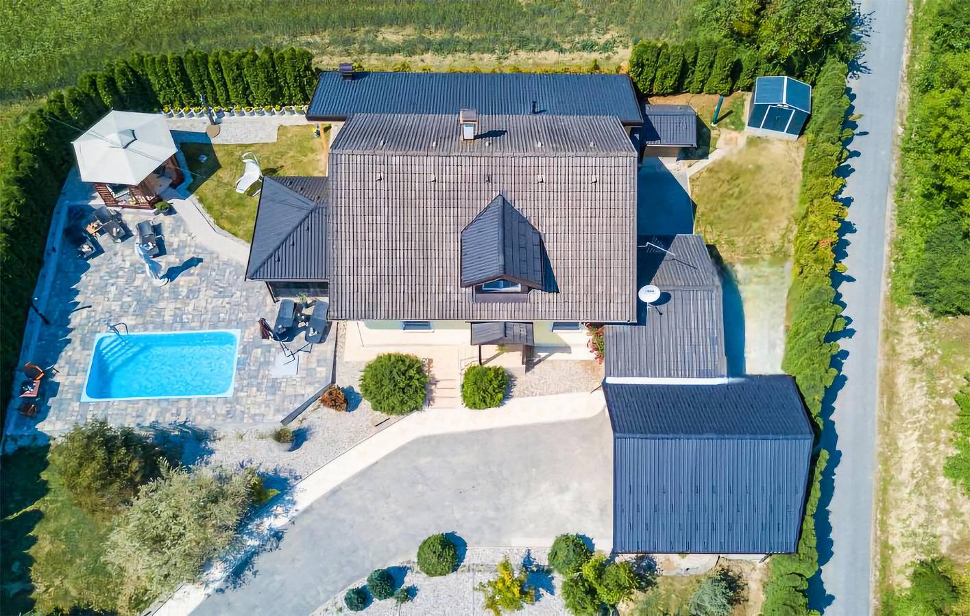 Geräumige 2-Zimmer-Wohnung mit Pool, WLAN, Terrasse und Parkplatz in Tuheljske Toplice, Krapina-Zagorje