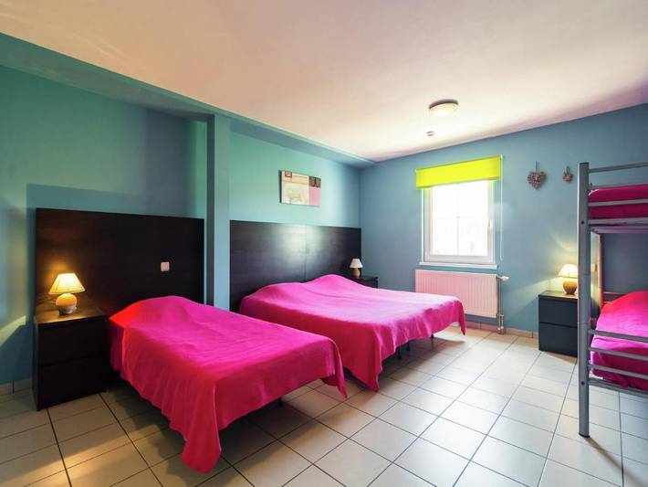 Location de vacances pour 32 personnes, avec sauna et jardin ainsi que jacuzzi et terrasse à Léglise - 4