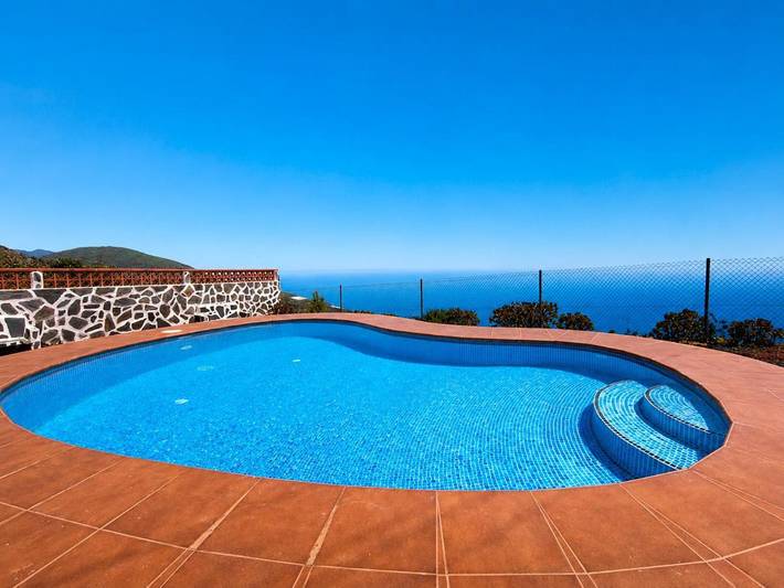 Ferienhaus für 4 Personen, mit Terrasse und Pool sowie Ausblick