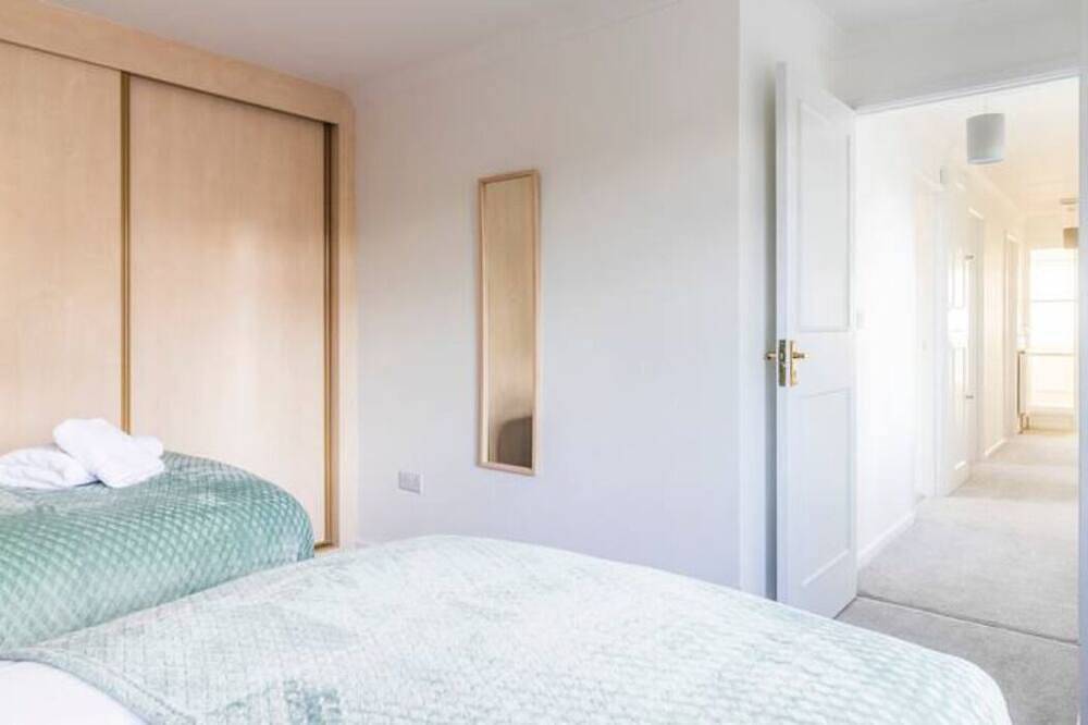 Ganze Wohnung, Large Sea View 2 bedroom Sleeps 6 - Free Parking in Bournemouth, Südwestengland