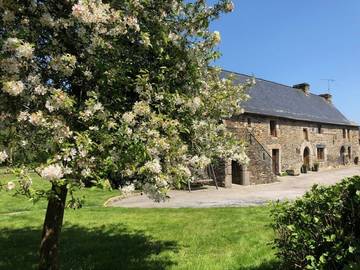 Location De Vacances pour 6 Personnes dans Saint-Igeaux, Cotes-d'Armor, Photo 1