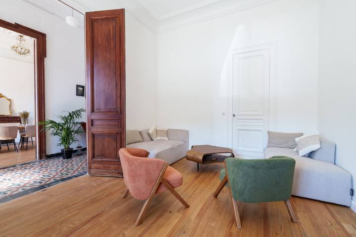Villa entera en Eyrans: 10 personas, 5 habitaciones, 5 camas, 4 baños in Eyrans, Región de Blaye