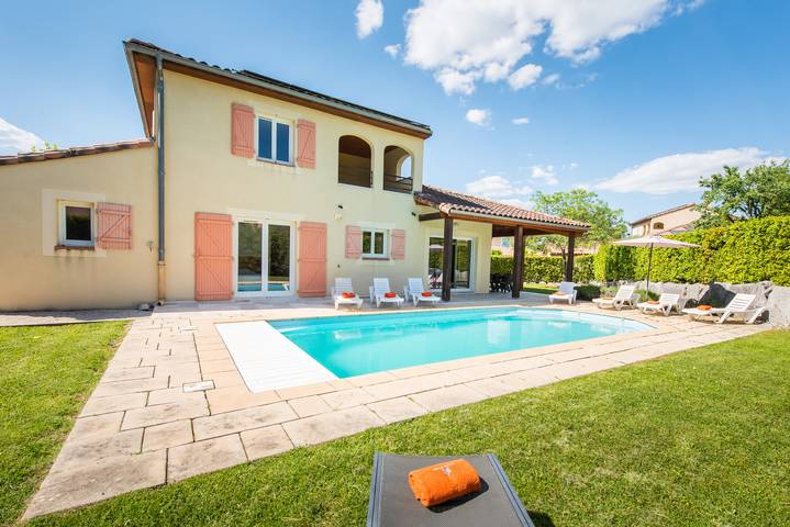 Gîte pour 10 personnes, avec piscine