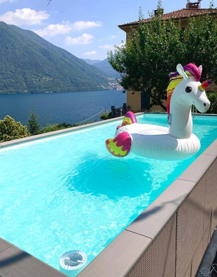 Chalet per 3 persone, con giardino e balcone nonché piscina sul Lago di Como