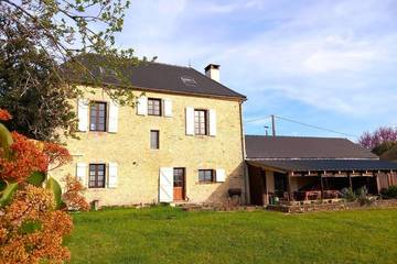 Gîte pour 6 personnes, avec jardin et sauna à Dégagnac