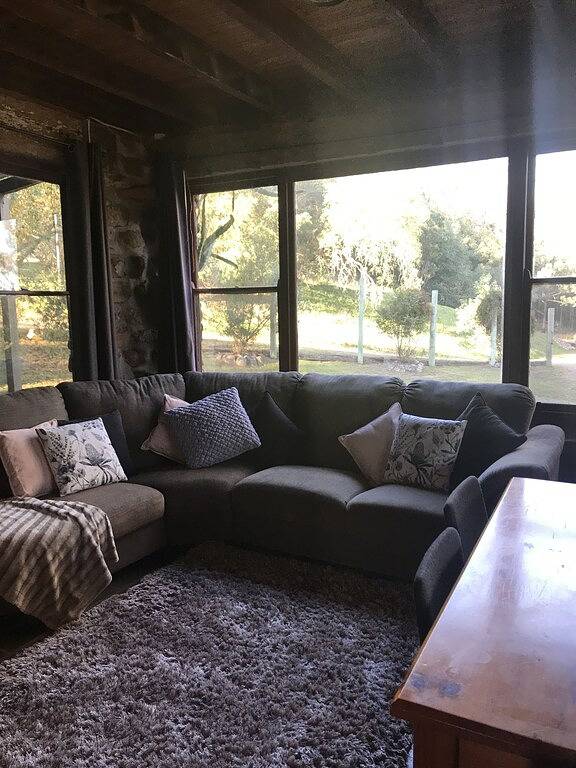 Holiday home for 6 people, with balcony and garden as well as pool and hot tub in Hunter Valley