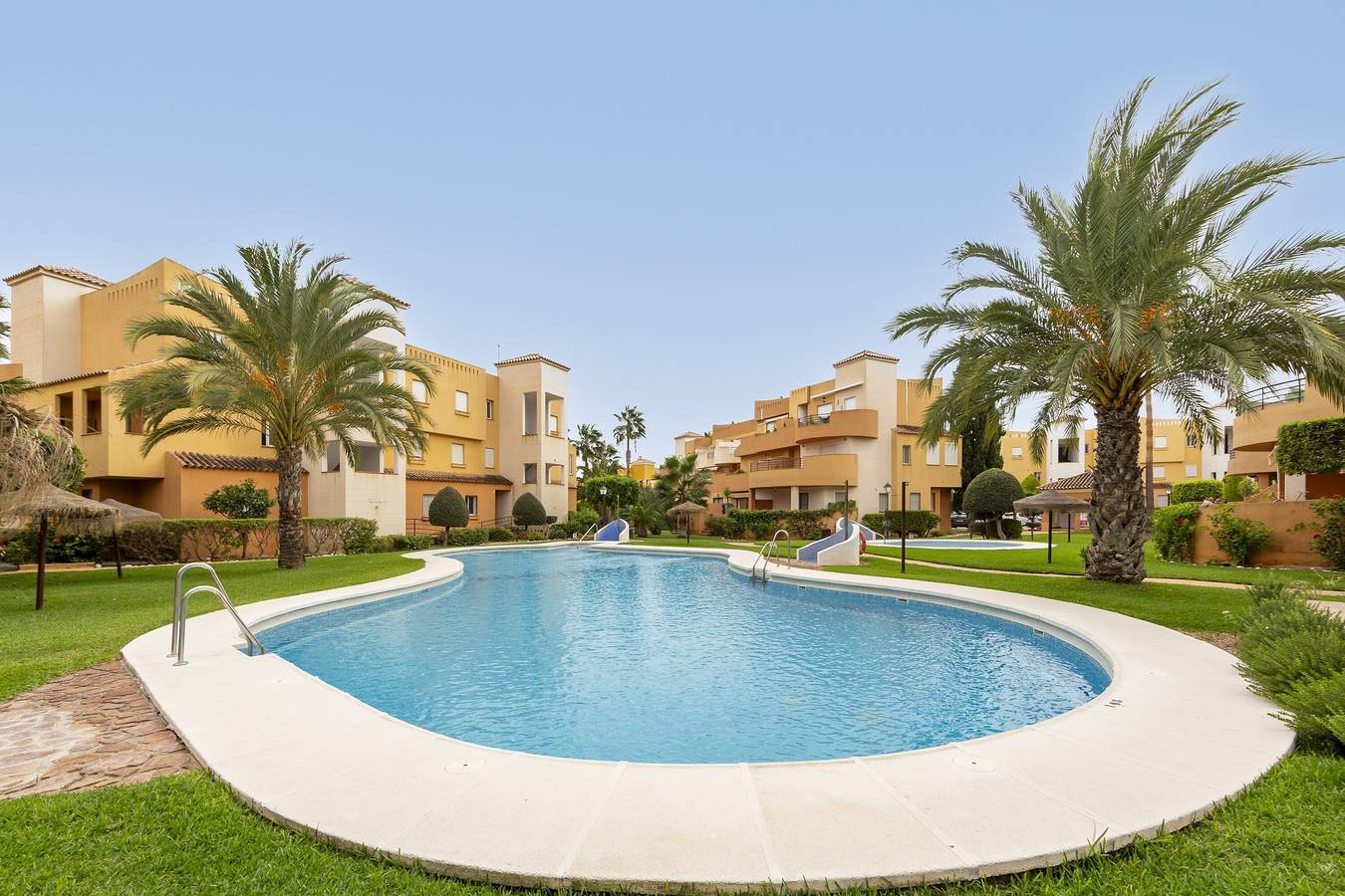 Apartamento inteiro, Apartamento 'Em Urbanização Naturista' com Piscina Partilhada, Wi-Fi e Ar Condicionado in Playas de Vera, Vera