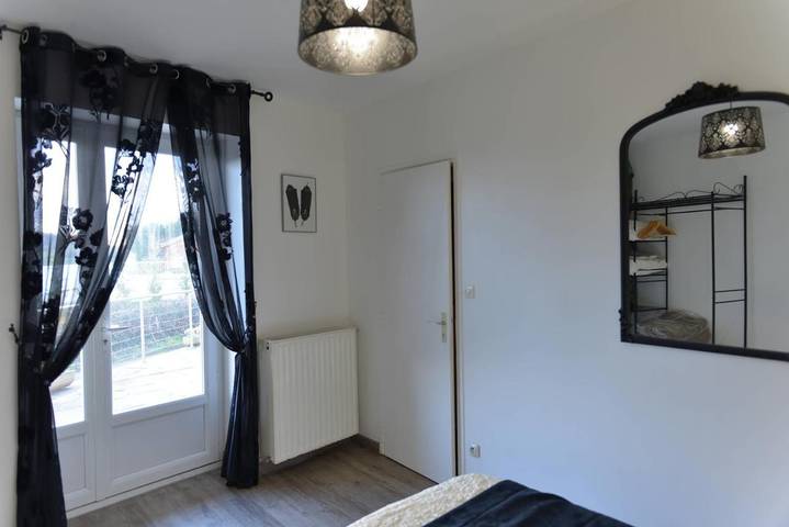 Hôtel pour 8 personnes, avec vue ainsi que piscine et jardin dans Bergesserin - 2