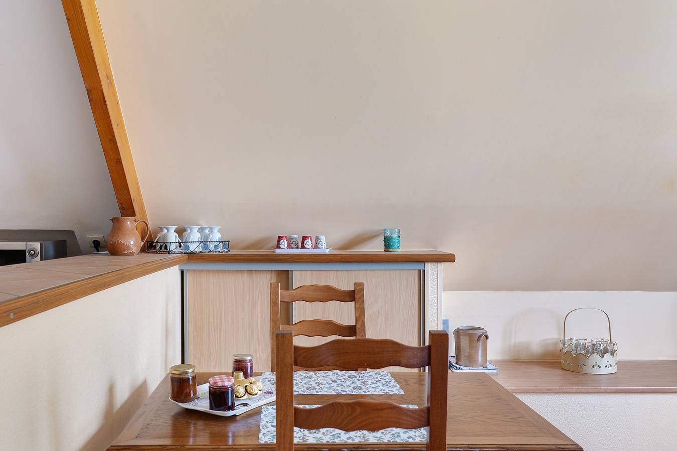 Casa Vacacional 'La Gatiniére' con Terraza Privada, Wi-Fi y Aire Acondicionado in Cerelles, Región de Tours