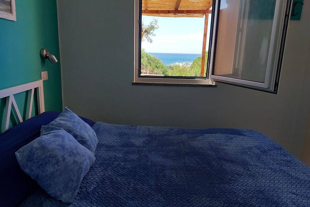Appartement entier, Appartement avec terrasse vue mer dans un village touristique près d'Isola Rossa in Canneddi, Trinità d'Agultu e Vignola