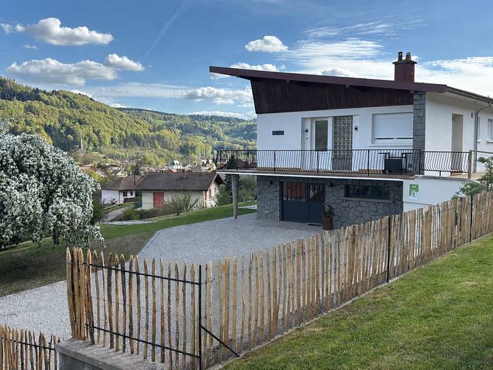 Gîte pour 6 personnes, avec Balcon et Terrasse ainsi que Jardin et Sauna
