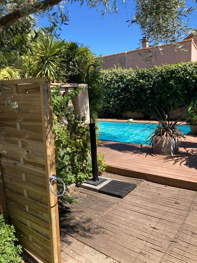 Location de vacances pour 6 personnes, avec piscine ainsi que vue et jardin à MUS - 4