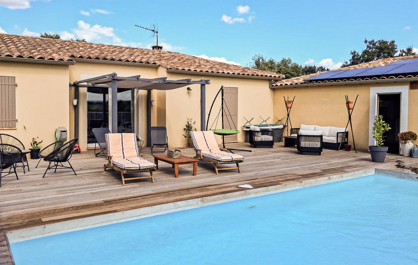 Appartement Collias avec piscine et parking, WiFi, climatisation, à 1 km du centre-ville in Collias, Région de Nîmes