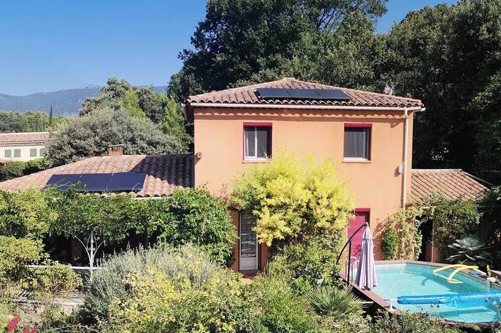 Villa pour 7 personnes, avec terrasse et jardin