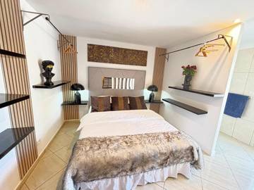 Gîte pour 7 personnes, avec jardin ainsi que terrasse et piscine, animaux acceptés dans Plage Camp Long