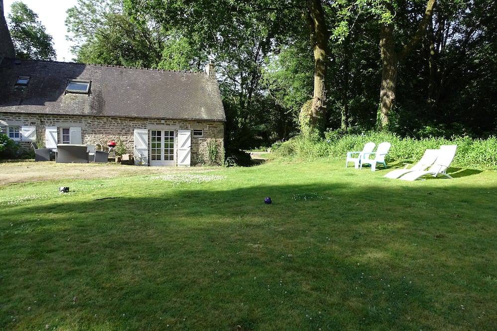 Brittany house in Finistère with fireplace, Pets welcome! in Tourch, Quimper und Umgebung