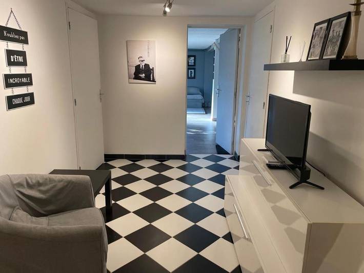 Location de vacances pour 2 personnes, avec vue et piscine ainsi que jardin et terrasse à Ayguesvives - 4