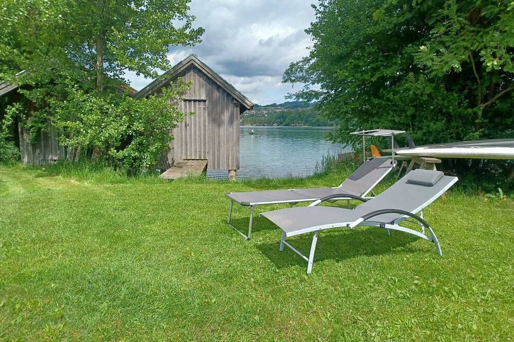 Ganze Wohnung, Ferienwohnung direkt am wunderschönen Irrsee mit eigenen Badeplatz in Salzkammergut-Berge, Mondsee & Irrsee