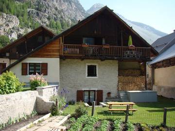 Gîte pour 5 personnes, avec jardin dans Hautes-Alpe