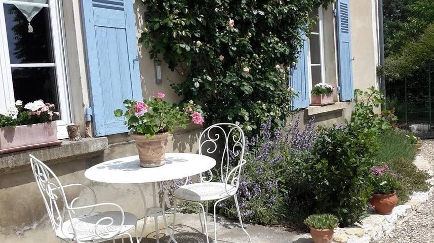 Gîte pour 5 personnes, avec jardin et terrasse dans Brangues