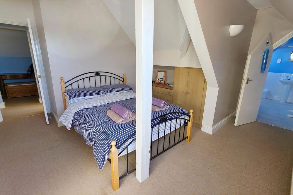 Entire apartment, A  2-bedroom seafront apartment in a large detached property on seafront in Woolacombe, Devon