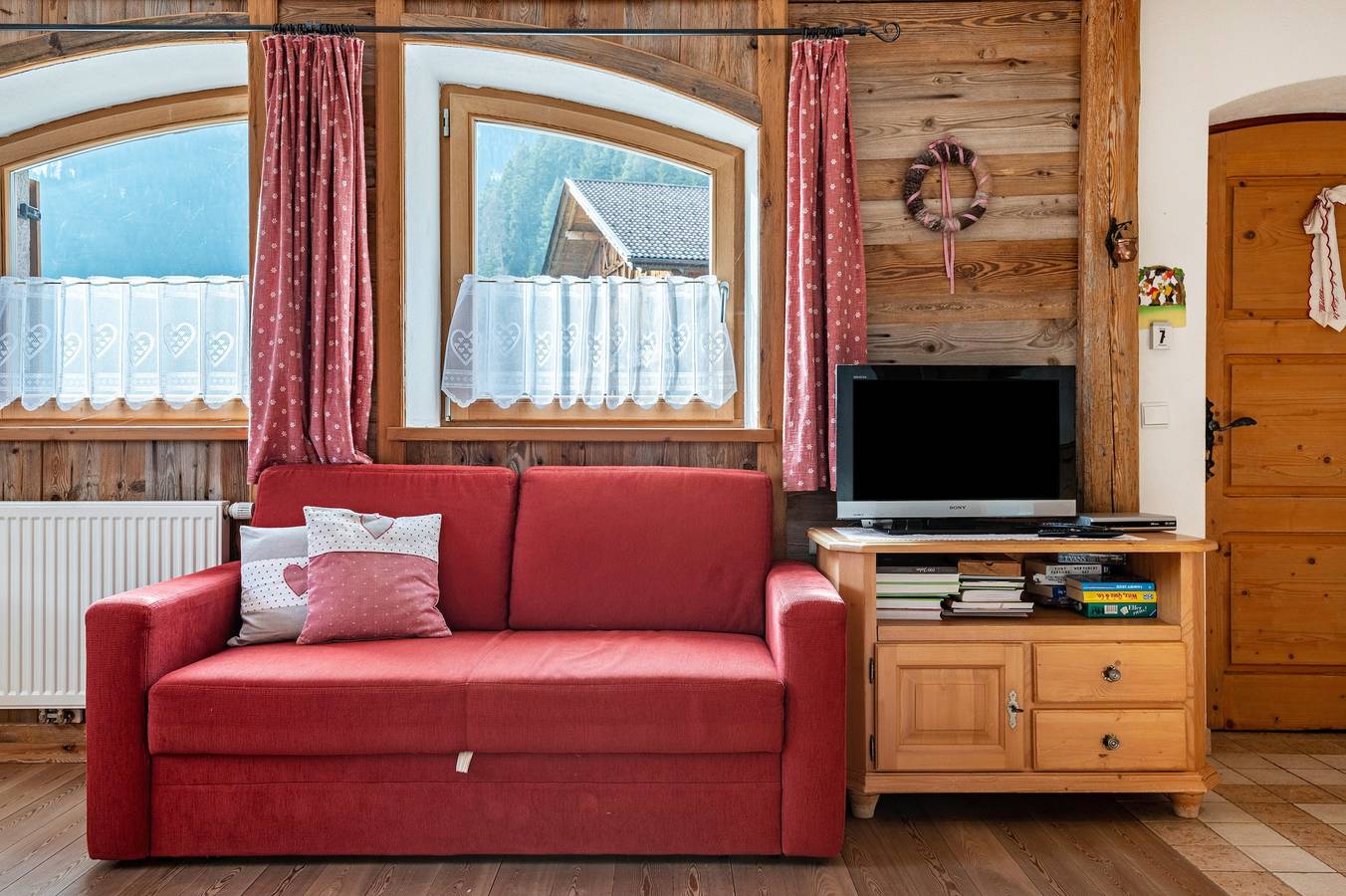 Apartamento entero, Apartamento vacacional "Thomasegg Hof Birke" con vistas a la montaña, terraza compartida y Wi-Fi in Sarentino, Alpes de Sarntal