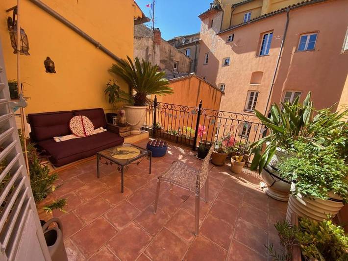 Ferienwohnung für 4 Personen, mit Ausblick und Terrasse in Grasse