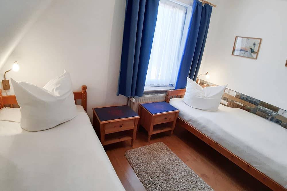Ganze Wohnung, Ferienappartement Heuboden mit 2 Schlafzimmern und Terrasse, Nähe Störtebeker in Thesenvitz, Bergen auf Rügen
