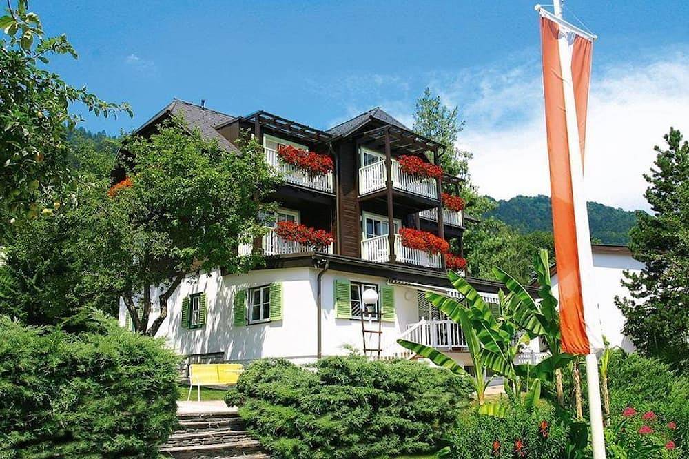 Ganze Wohnung, Familienzimmer Haupthaus oder Landhaus - Seehotel & Seecamping Hoffmann in Steindorf am Ossiacher See, Oberkärnten