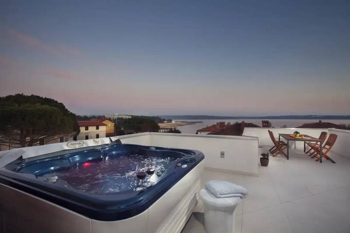 Ferienhaus für 8 Personen, mit Balkon und Garten in Umag und Umgebung