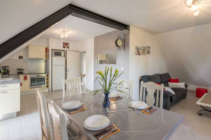 Gîte pour 6 personnes, avec jardin et piscine