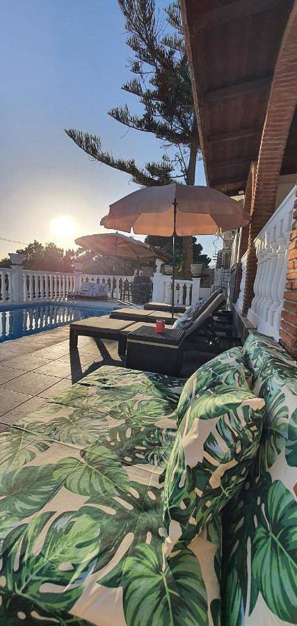 Casa rural para 15 personas, con piscina además de vistas y jardín, Se admiten mascotas en Fuengirola