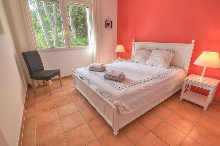 Location de vacances pour 14 personnes, avec jacuzzi ainsi que jardin et terrasse à Uzès - 2