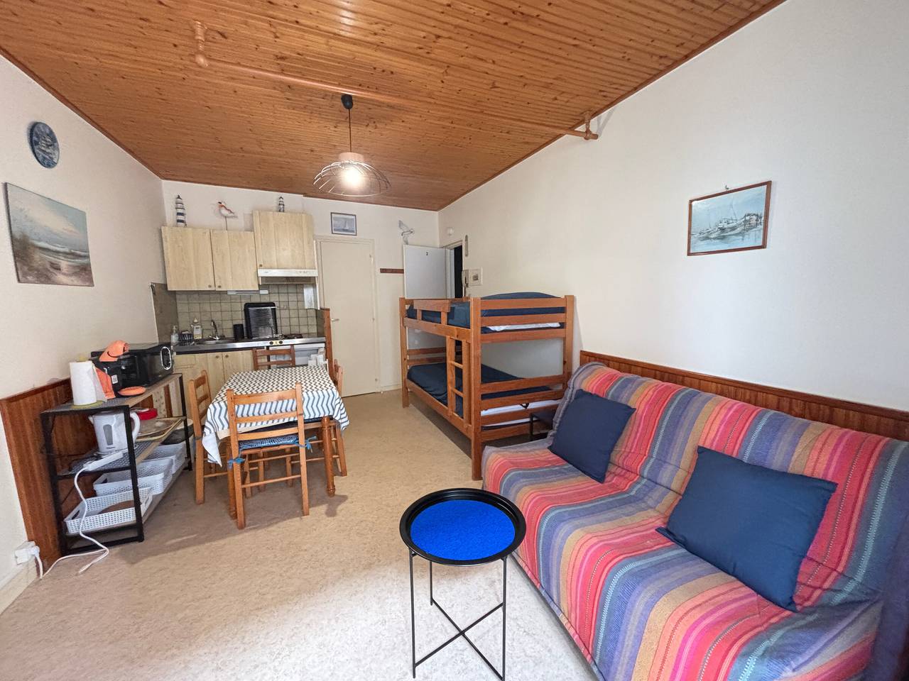 Entire studio, Simple studio near the beach with balcony in Les Sables-d'Olonne, Vendée