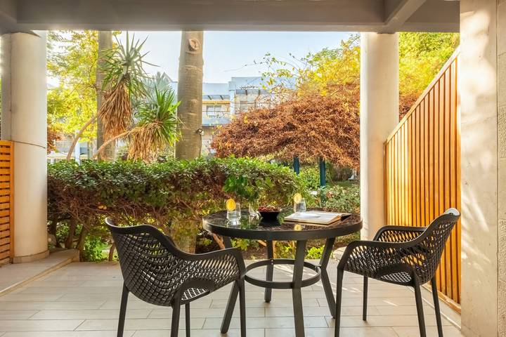 Location de vacances pour 3 personnes, avec balcon et piscine, adapté aux familles à Eilat
