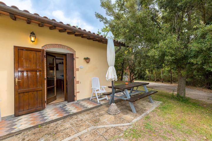 Ferienwohnung für 4 Personen, mit Kinderpool und Garten in Italienische Riviera