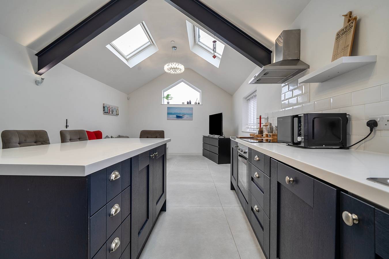 Modern Seaside Cottage - Sleeps 5 in Paignton, Torbay