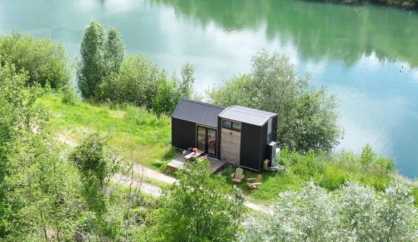 Location de vacances pour 3 personnes, avec Balcon et Terrasse ainsi que Jardin et Vue sur le lac dans Ézy-sur-Eure