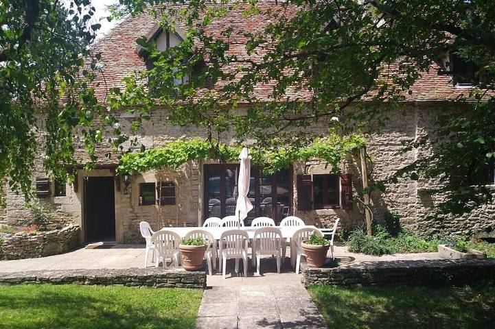 Gîte pour 10 personnes, avec jardin à Corberon