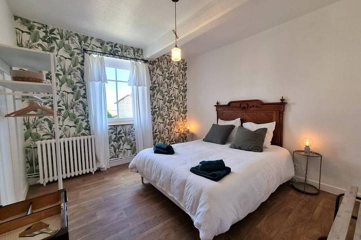 Gîte pour 6 personnes, avec jardin à Saint-Haon-le-Châtel - 2
