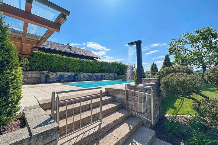 Ferienhaus für 12 Personen, mit Pool und Garten sowie Balkon im Salzburger Land