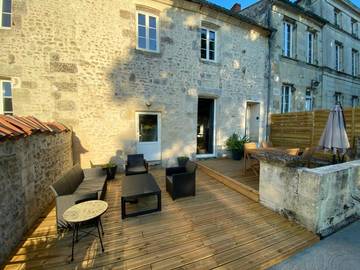 Gîte pour 4 personnes, avec terrasse et jardin ainsi que piscine et vue à Tonnay-Charente