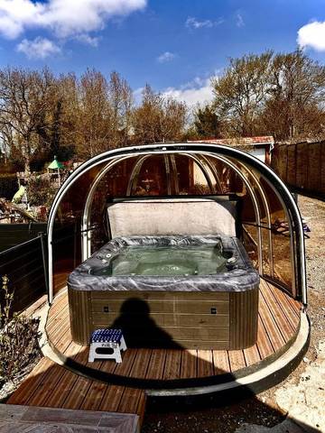 Gîte pour 4 personnes, avec jardin et piscine ainsi que sauna et jacuzzi à Saint-Martin-Boulogne