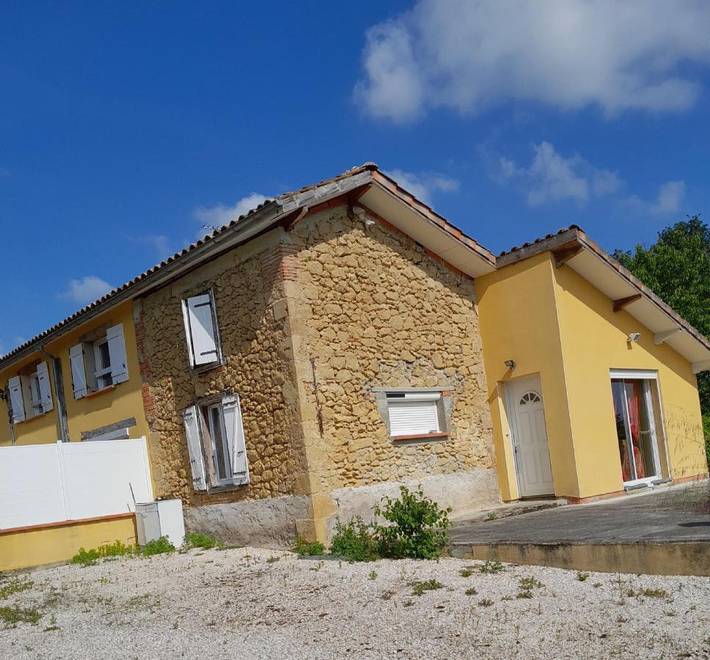 Location de vacances pour 4 personnes, avec Terrasse ainsi que Jardin et Vue à Saint-Médard (Gers)