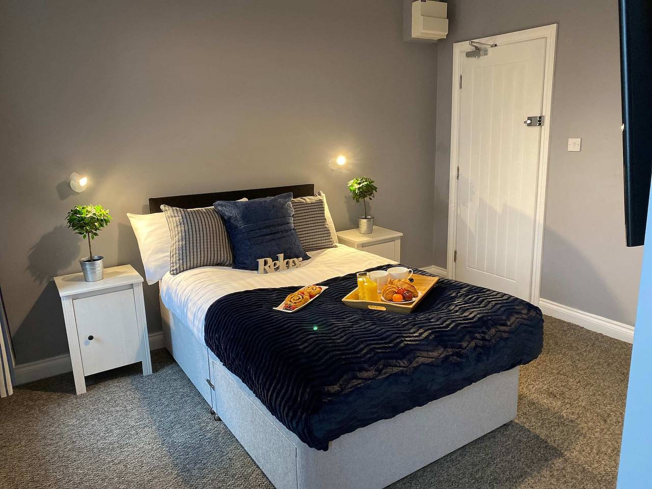 Entire apartment, The North Wales Gathering - 9 Bedroom - Ev Charging in Flintshire